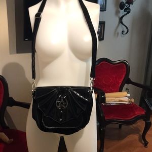 Sacoche noir de velours et faux cuire vernis